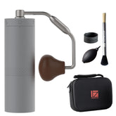 Molino 1Zpresso X-Ultra con cuerpo metálico gris para uso diario.