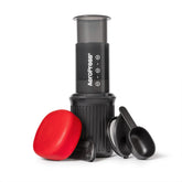AeroPress Go, sistema portátil para preparar espresso suave en cualquier lugar.