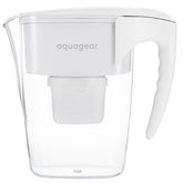 Aquagear Pitcher filtrando plomo para agua más segura.
