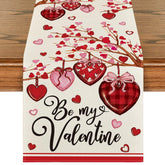 Artoid Mode camino de mesa con corazones y rayas para cenas elegantes.