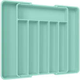 Organizador Aujen de cubiertos expandible dentro del cajón, ordenando cubiertos y utensilios con facilidad.