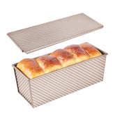 Pan Bakeley Pullman con tapa para hornear panes uniformes y dorados.