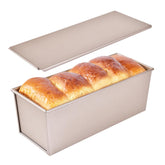 Bakeley Pullman Pan rectangular con tapa dorada ofrece cocción uniforme.