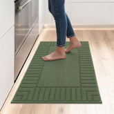Alfombra BEQHAUSE para cocina con base antideslizante que ofrece mayor seguridad.