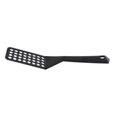 Espátula ranurada Berndes 9011 negra, ideal para voltear alimentos delicados sin dañarlos.