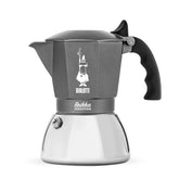 Brikka Inducción de Bialetti muestra un vertido claro con crema rica para espresso.