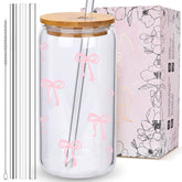 Vaso de vidrio BIPEDS con lazo rosa, ideal para rutinas diarias.