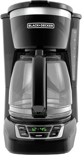 BLACK+DECKER vista frontal de la cafetera 12 tazas, diseño compacto y fácil uso