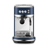 Breville Bambino Plus, frente compacto, ideal para cocinas pequeñas y encimeras.