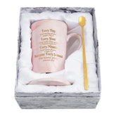 Taza cristiana Cabtnca rosa 14oz para comenzar el día con inspiración.