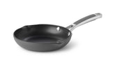 Calphalon Easy System Omelette Pan de 8 pulgadas visto de frente, ideal para omelettes uniformes.
