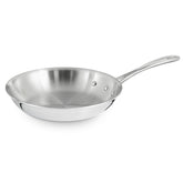 Calphalon Triply: exterior de acero cepillado, elegante y apto para llevar a la mesa.