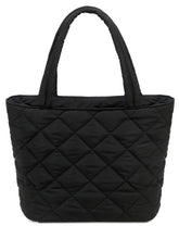 La bolsa CAMTOP demuestra su capacidad espaciosa para almuerzos y meriendas de todo el día.