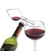 Centellino Areadivino muestra su diseño italiano junto a la botella para servir con aroma enriquecido.