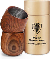 Vaso Charred Oak para bourbon, vertido que potencia notas vainilla y caramelo.
