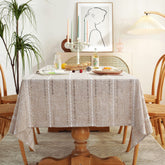 Mantel Chassic con encaje en color café claro para mesa de comedor elegante