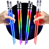 ChopSabers palillos luz encendidos para impresionar a tus invitados durante la cena.