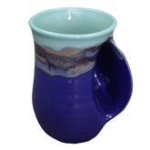 Clay in Motion: taza calentadora para mano derecha, ideal para mantener las manos cálidas al beber café.