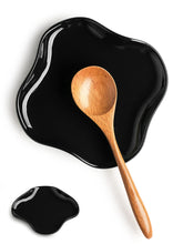 Cormomu porta-cucharas de porcelana con bandeja de goteo profunda, mantiene utensilios a mano.