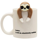 Taza Decodyne con perezoso en mano, ideal para empezar el día con humor.