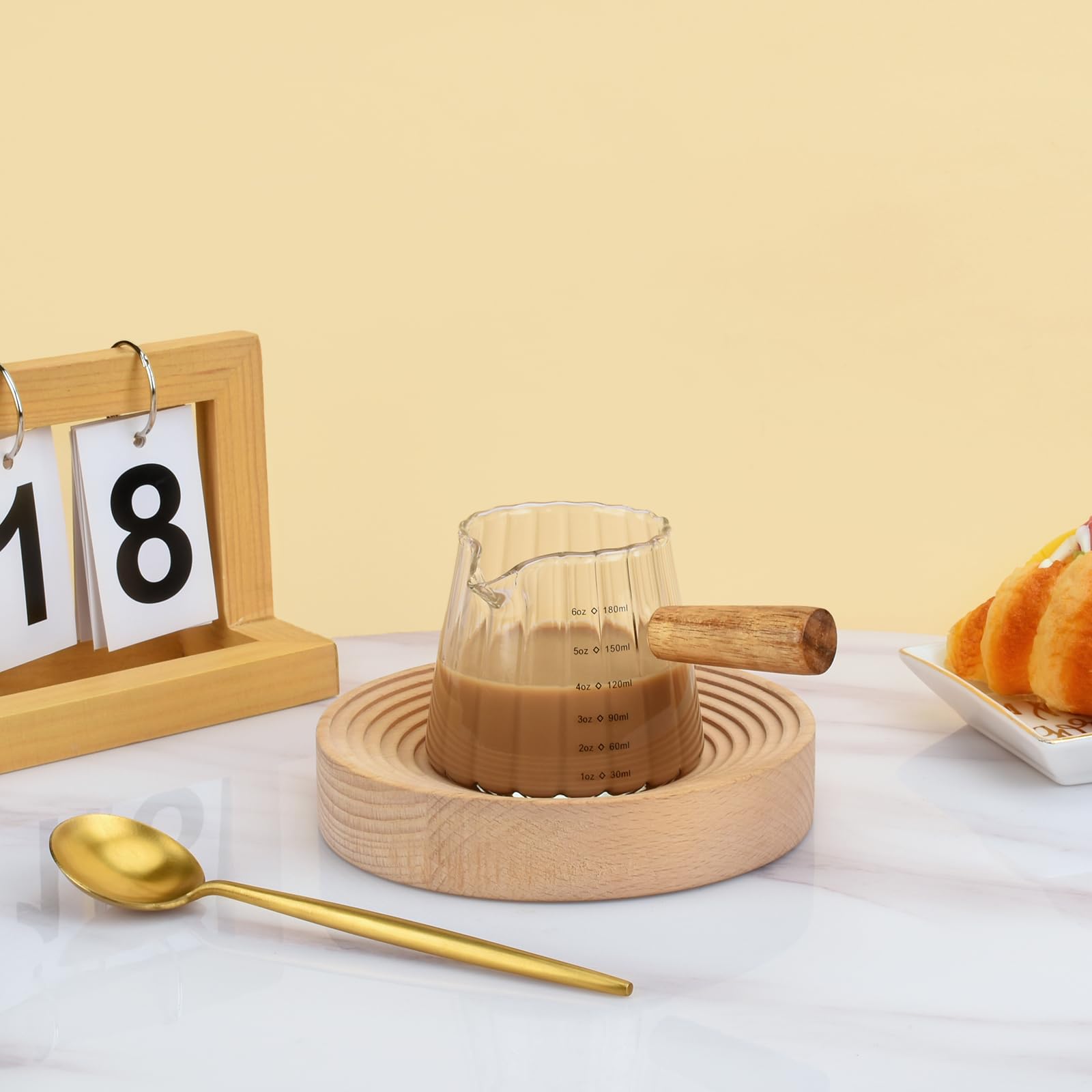 Denovin usos variados para café, té, agua y salsas