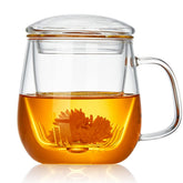 Taza de té DOPUDO con infusor de vidrio; observa la infusión y color.