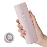 Exllena botella pequeña aislada con diseño compacto, ideal para bolsos y viajes.