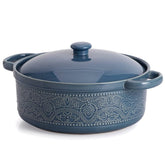 Cazuela FE FUN ELEMENTS con relieve de encaje y tapa, ideal para servir en mesa.