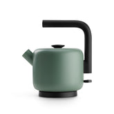 Hervidor eléctrico Fellow Clyde con diseño moderno para hervir agua rápidamente.