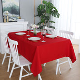Mantel rectangular rojo de FOLINS&HOME con acabado liso, ideal para cenas formales.