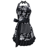 Delantal g2plus con diseño vintage floral negro y pliegues elegantes para cocinar.