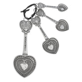 Cucharas medidoras Ganz ER48885 con corazones en zinc, listas para medir ingredientes.