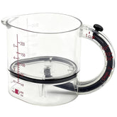 Generic-taza-medidora-4en1-ajuste facilita mediciones precisas en cocina.