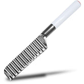 Producto de Gifu Japón: cuchillo ondulado para queso con cortes limpios.