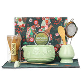 Giiouni tazón de matcha con vertedor para verter con precisión.