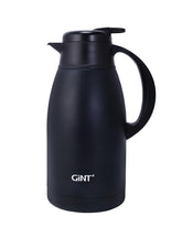 Cafetera GiNT en exterior negro, ideal para reuniones y uso diario.