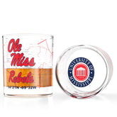 Vaso de whisky Greenline Goods con logotipo a color y mapa del campus; ideal para degustaciones.