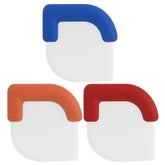 Raspador Handy Housewares para sartenes con nylon suave y limpieza eficaz sin rayar.
