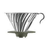 HARIO Outdoor V60 vertedor de metal 02 plateado, vista frontal, ideal para preparaciones rápidas al aire libre.