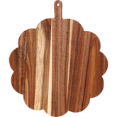 Tabla Havawish de acacia con borde ondulado, ideal para aperitivos.