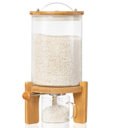 Dispensador de arroz de vidrio con soporte de madera de HBlife para porciones precisas.