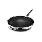 HexClad Hybrid Wok de 12 pulgadas con mango anticalentamiento para un manejo cómodo.