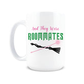 Taza HOGG Wicked con diseño compaeros de cuarto para iniciar el día con estilo