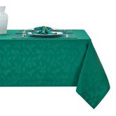 Mantel HomeJoy jacquard rectangular verde oscuro, protege la mesa con estilo festivo.