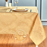 Mantel HomeJoy rectangular de poliéster dorado para mesas con acabado elegante.