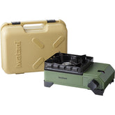 Estufa cassette Iwatani Olive en uso, ideal para cocina al aire libre.