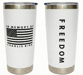 Jeados Charlie Kirk 20 oz, vista frontal, ideal para café caliente en la ruta