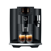 JURA E8 negro piano, frontal elegante para uso diario con café de calidad.