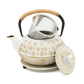 Tetera Juvale en estufa con infusor para mantener la temperatura estable del té.