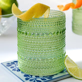 Vaso Kate Aspen verde salvia, vista frontal, ideal para cócteles elegantes